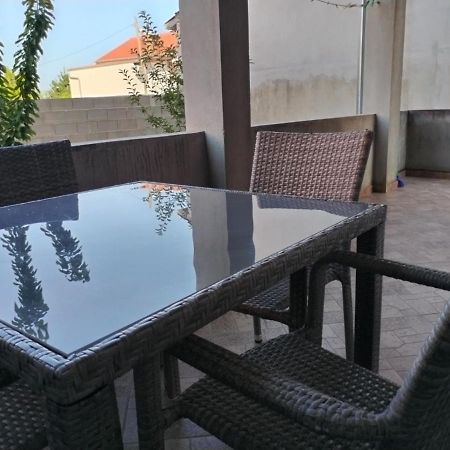 Apartman Kristina Sa Dvije Sobe Biograd Na Moru Exteriör bild