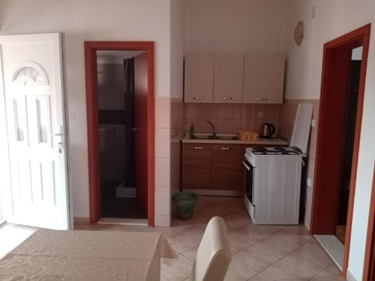Apartman Kristina Sa Dvije Sobe Biograd Na Moru Exteriör bild