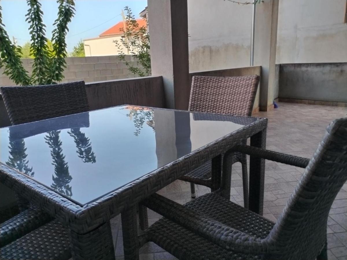 Apartman Kristina Sa Dvije Sobe Biograd Na Moru Exteriör bild
