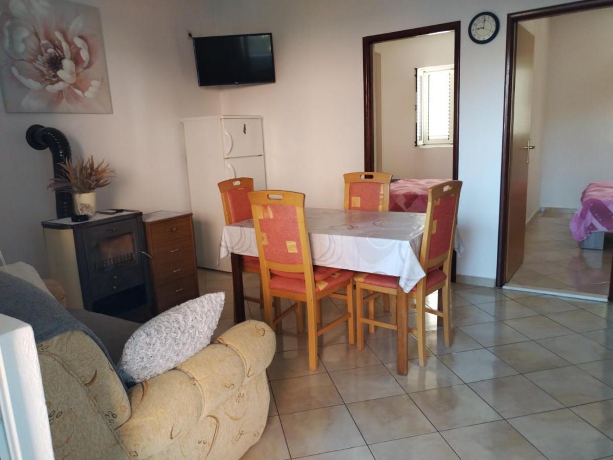 Apartman Kristina Sa Dvije Sobe Biograd Na Moru Exteriör bild
